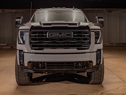 Used 2024 GMC Sierra 2500 AT4 w/ AT4 Premium Plus Package image 2