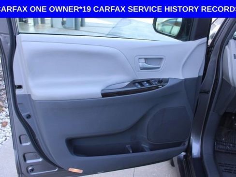 Used 2018 Toyota Sienna XLE w/ XLE Navigation Package image 19