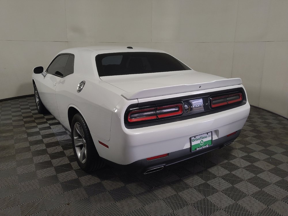 Used 2018 Dodge Challenger SXT RWD image 6