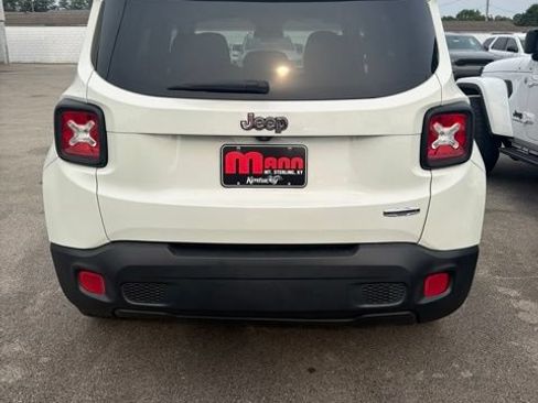 Used 2016 Jeep Renegade Latitude FWD image 4