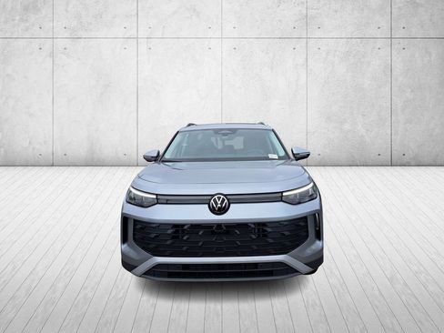 New 2026 Volkswagen Tiguan SE image 2