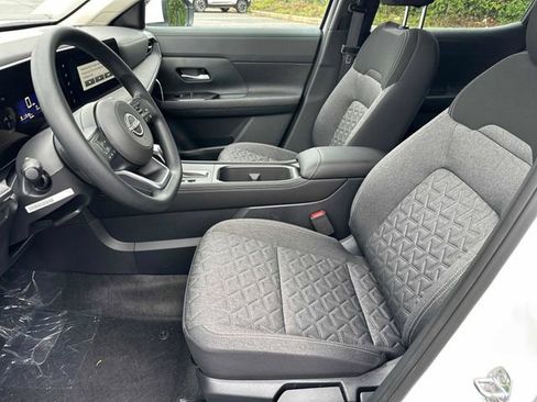 New 2025 Nissan Kicks SV w/ SV Premium Package image 9