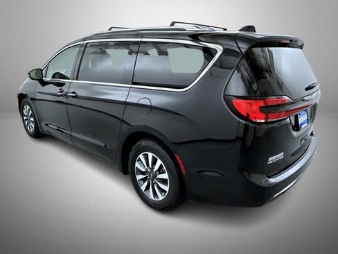 Used 2021 Chrysler Pacifica Touring-L image 7