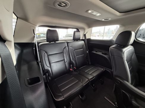 Used 2022 GMC Acadia Denali w/ Denali Ultimate Package FWD image 37