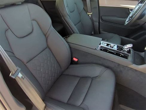 New 2025 Volvo XC90 B5 Core w/ Protection Package Premier image 21