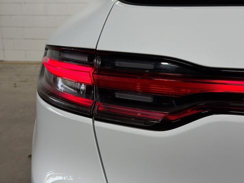 Certified 2023 Porsche Macan image 11