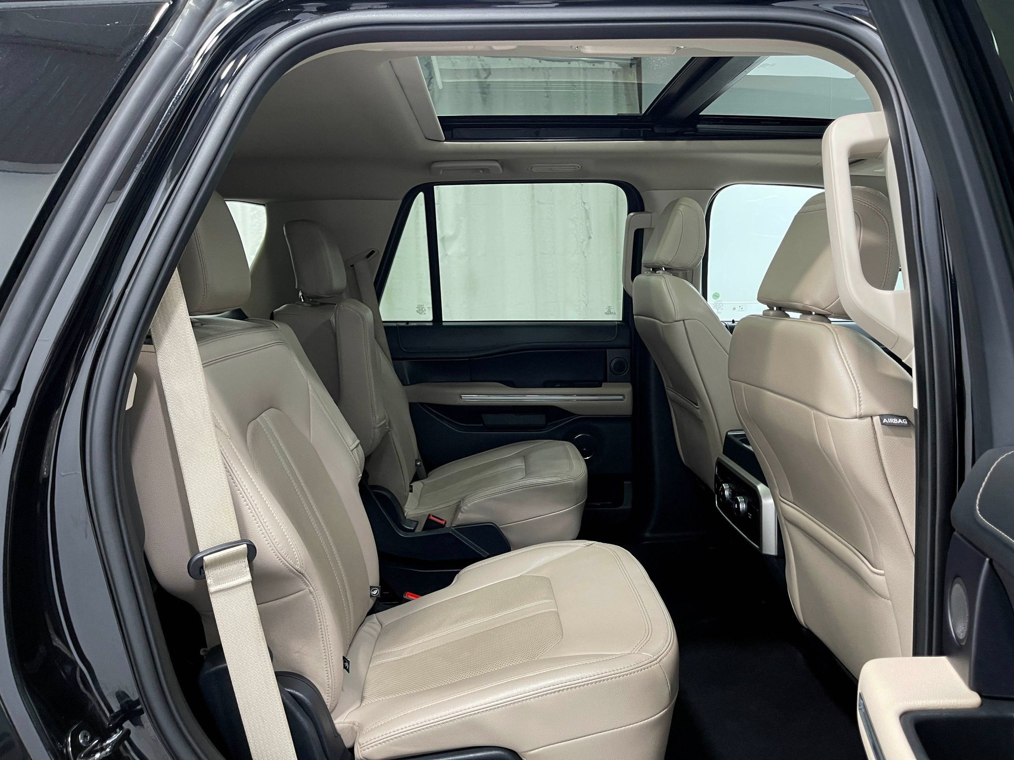 Used 2024 Ford Expedition Limited AWD/4WD image 33