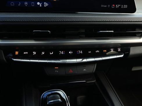 Used 2024 Cadillac XT4 Premium Luxury image 18