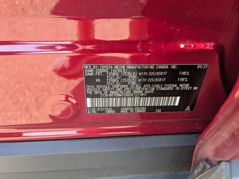 Used 2021 Toyota RAV4 LE FWD image 27