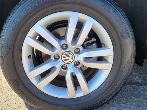 Used 2015 Volkswagen Tiguan S image 13