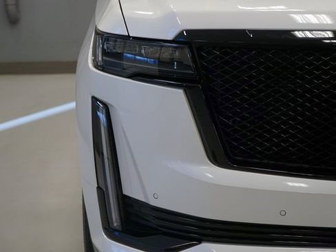 Certified 2024 Cadillac Escalade Sport w/ LPO, ONYX Package image 10