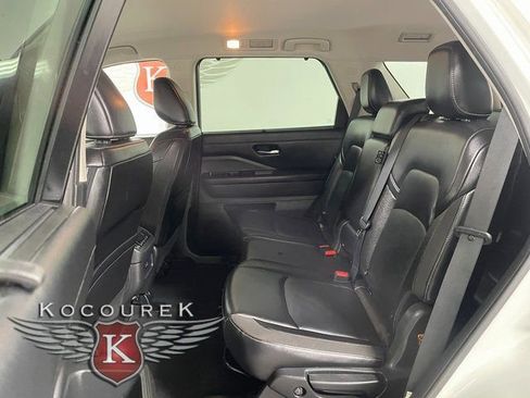 Used 2023 Nissan Pathfinder SL w/ Lighting Package (N92) image 20