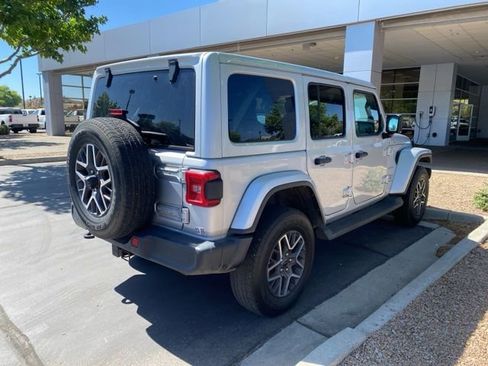 Used 2024 Jeep Wrangler Unlimited Sahara AWD/4WD image 7