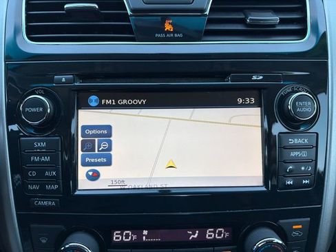 Used 2015 Nissan Altima 2.5 SV w/ Convenience Package FWD image 12