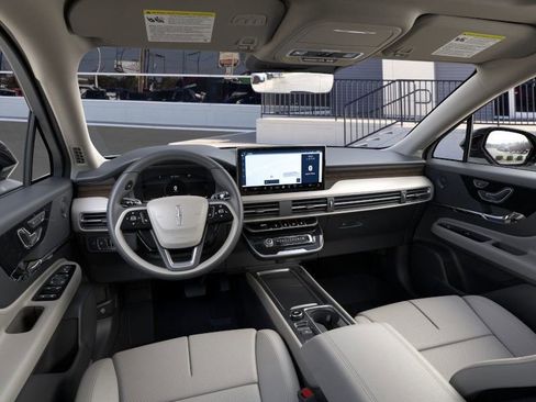 New 2025 Lincoln Corsair Reserve w/ Equipment Group 202A image 9