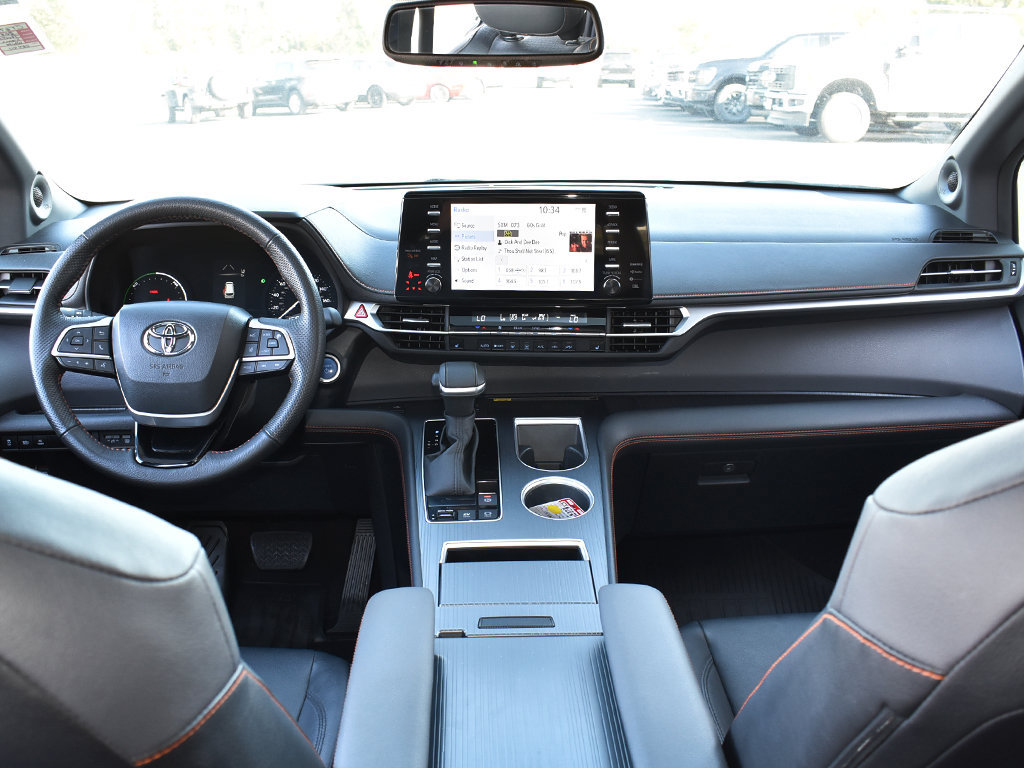 Used 2023 Toyota Sienna XSE w/ XSE Plus Package AWD/4WD image 4