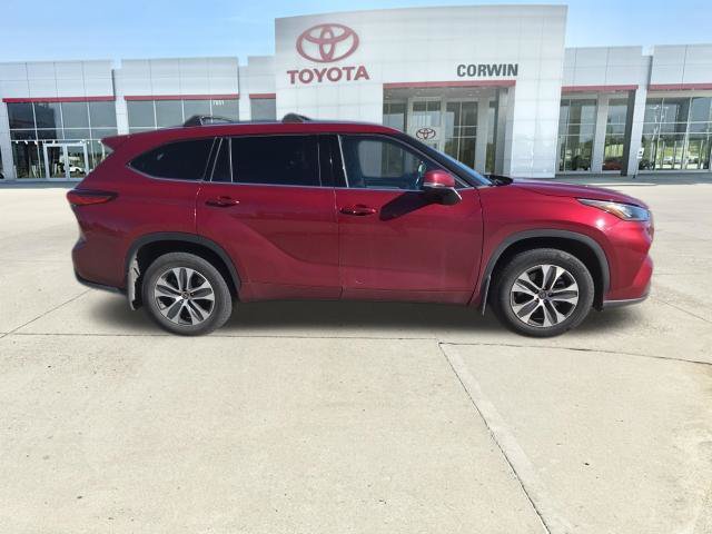 Used 2020 Toyota Highlander XLE AWD/4WD image 35