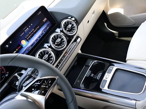 New 2026 Mercedes-Benz GLA 250 4MATIC image 19