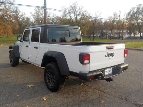 New 2026 Jeep Gladiator Sport image 6
