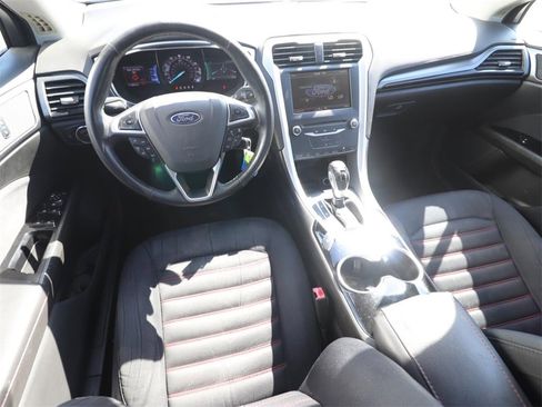 Used 2015 Ford Fusion SE image 6