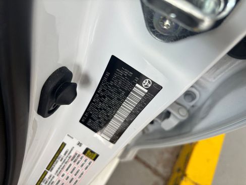 Used 2025 Toyota Corolla LE FWD image 30
