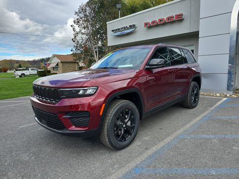 New 2025 Jeep Grand Cherokee Altitude image 8