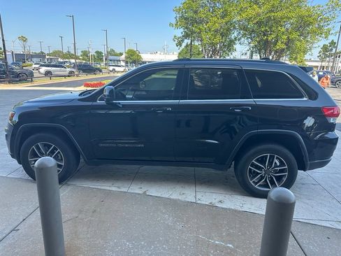 Used 2019 Jeep Grand Cherokee Laredo w/ 18" Wheel & 8.4" Radio Group AWD/4WD image 3