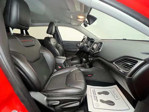 Used 2021 Jeep Cherokee Trailhawk image 9