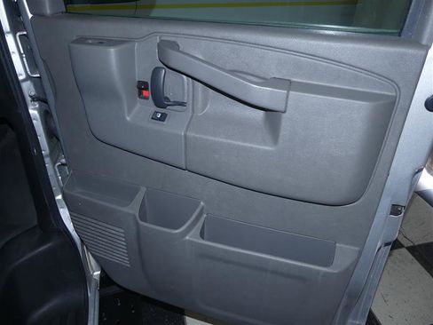 Used 2022 Chevrolet Express 3500 LS RWD image 17