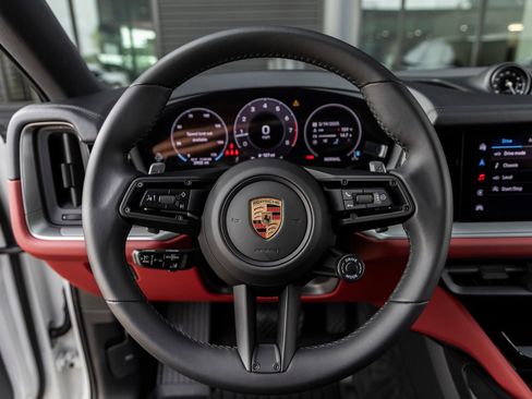 Certified 2025 Porsche Cayenne Coupe AWD/4WD image 26