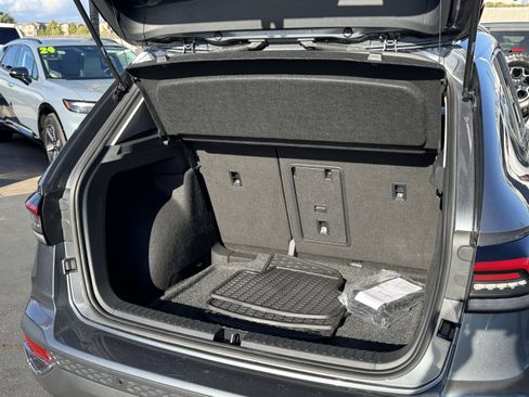 Certified 2025 Volkswagen Taos SE image 37