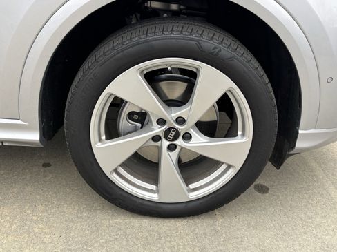 Used 2025 Audi Q5 Premium Plus w/ Premium Plus image 12