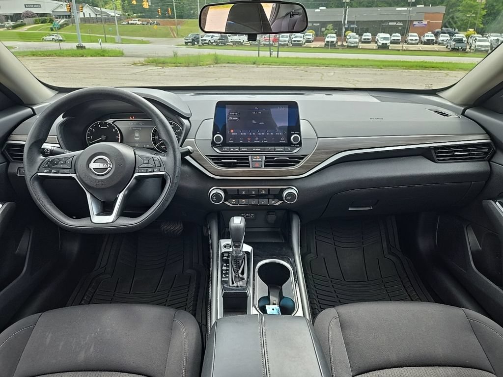Used 2023 Nissan Altima 2.5 SV FWD image 3