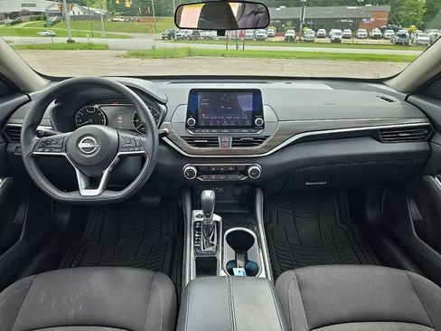 Used 2023 Nissan Altima 2.5 SV FWD image 3