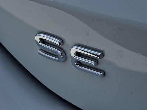 Certified 2026 Volkswagen Tiguan SE AWD/4WD image 8