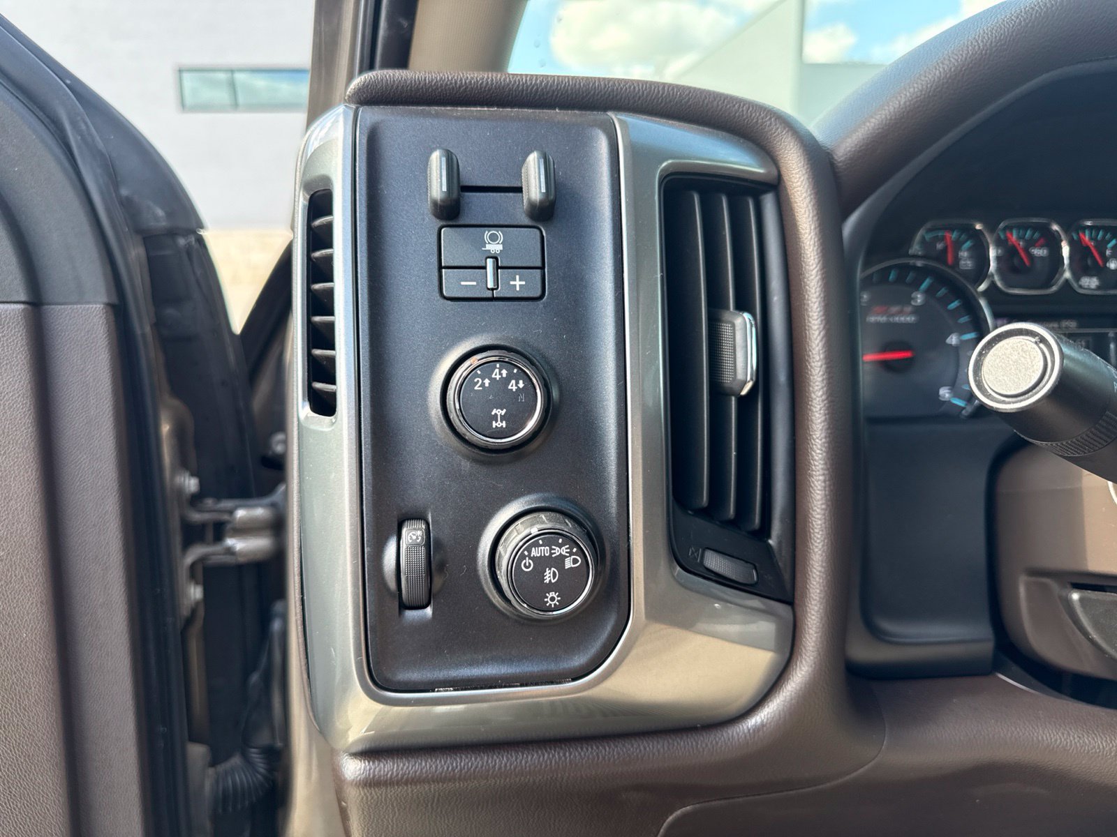 Used 2015 Chevrolet Silverado 2500 LT w/ LT Plus Package AWD/4WD image 10