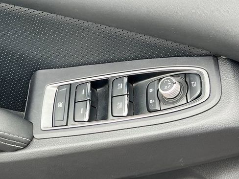 Used 2023 Subaru Ascent Limited w/ Technology Package image 12