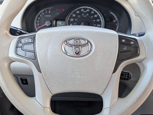 Used 2014 Toyota Sienna LE FWD image 25