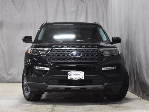 Used 2022 Ford Explorer XLT w/ Equipment Group 202A image 5