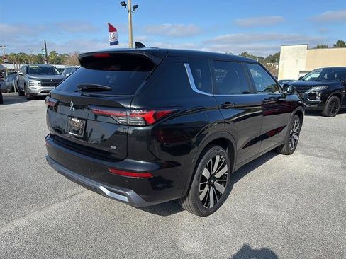 New 2025 Mitsubishi Outlander SE image 6