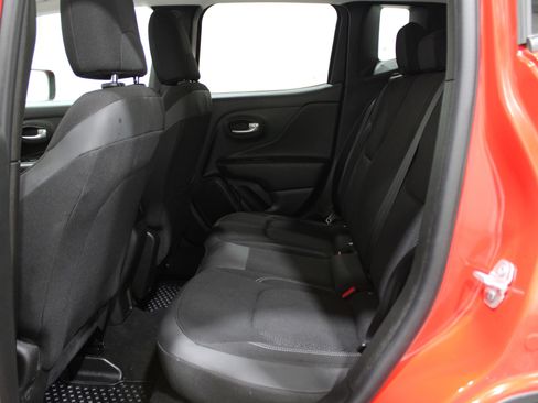 Used 2023 Jeep Renegade Latitude w/ Premium Group image 27