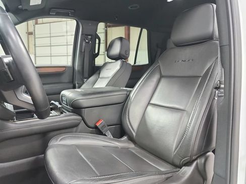 Used 2025 GMC Yukon Denali RWD image 10