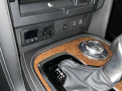 Used 2022 Nissan Armada SL w/ Captain's Chairs Package AWD/4WD image 9
