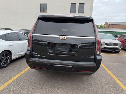 Used 2019 Cadillac Escalade ESV Luxury AWD/4WD image 7