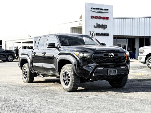 Used 2024 Toyota Tacoma 4x4 Double Cab image 3