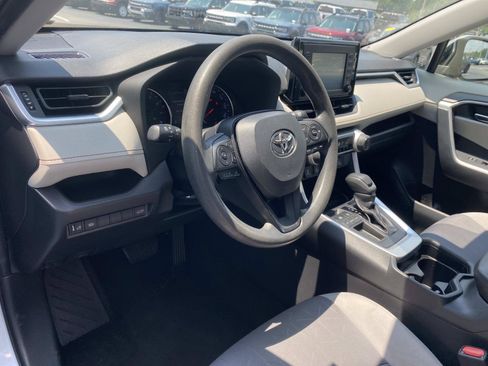 Used 2019 Toyota RAV4 XLE w/ Convenience Package FWD image 19