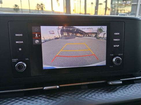 Used 2024 Kia Carnival LX image 9