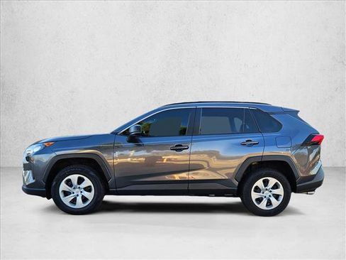 Used 2021 Toyota RAV4 LE image 9