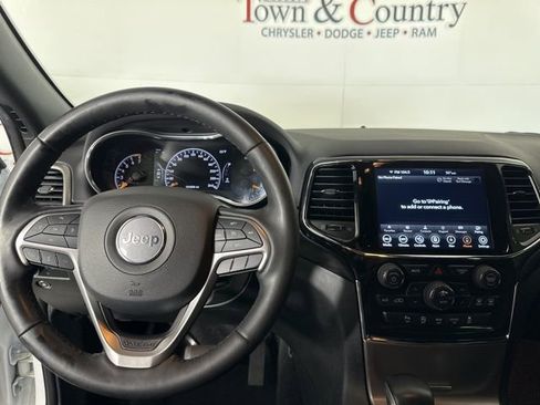 Used 2021 Jeep Grand Cherokee Laredo X image 10