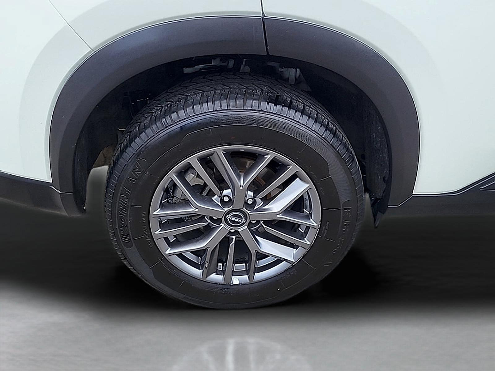 Used 2024 Nissan Rogue S AWD/4WD image 9